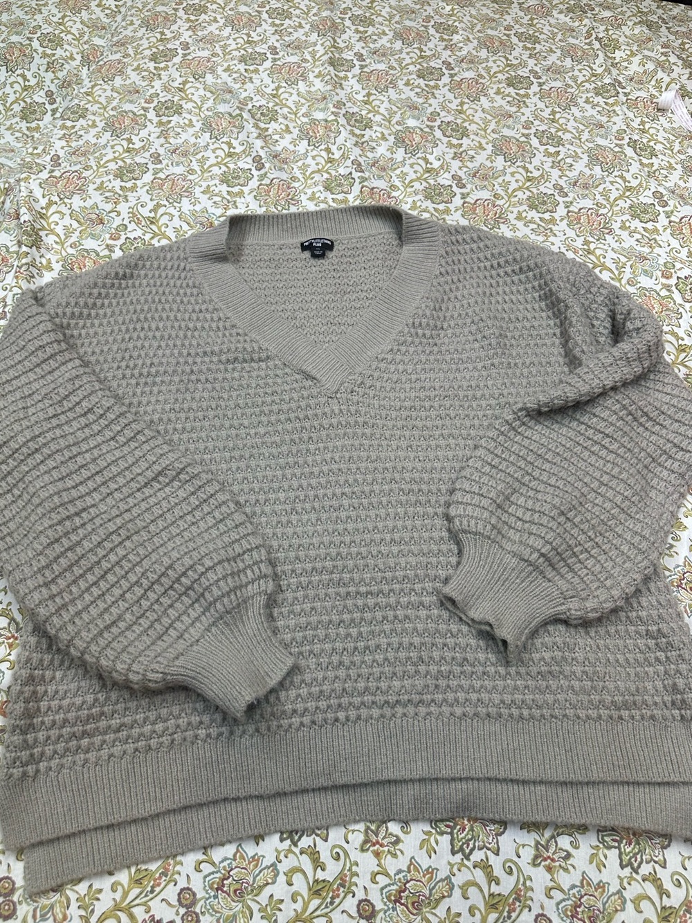 PrettyLittleThing Taupe Textured V-Neck Sweater